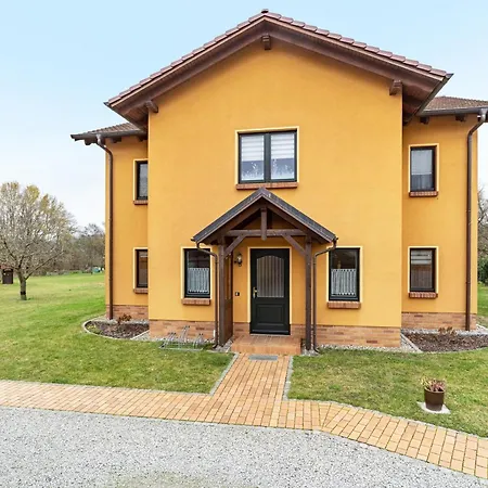 Am Federower Hofsee Kargow